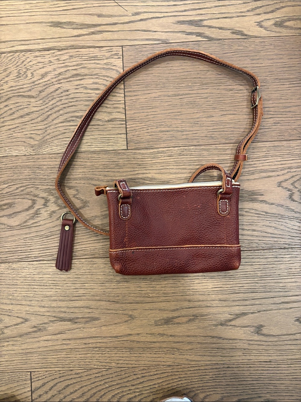 Portland Leather Chestnut Brown Pebbled Leather Crossbody Bag - Picture 3 of 4
